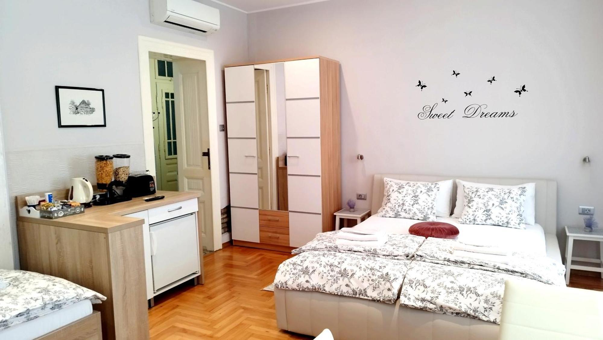 Lavender - City Room With Free Parking Pula Exterior foto