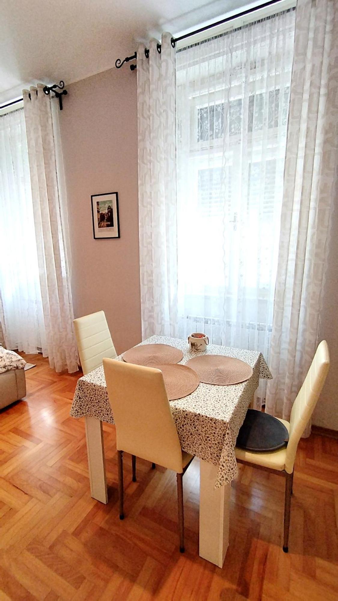 Lavender - City Room With Free Parking Pula Exterior foto