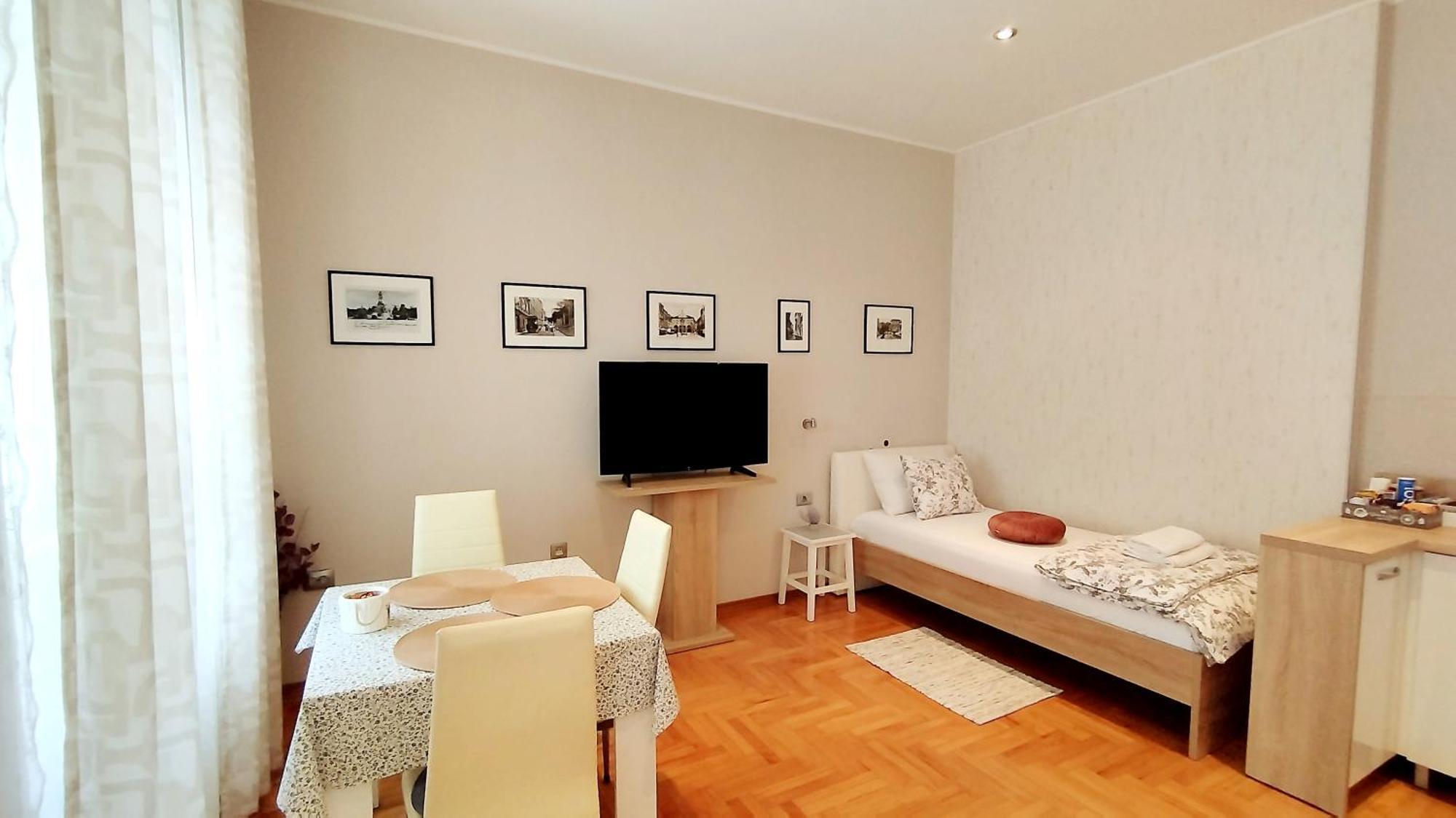 Lavender - City Room With Free Parking Pula Exterior foto