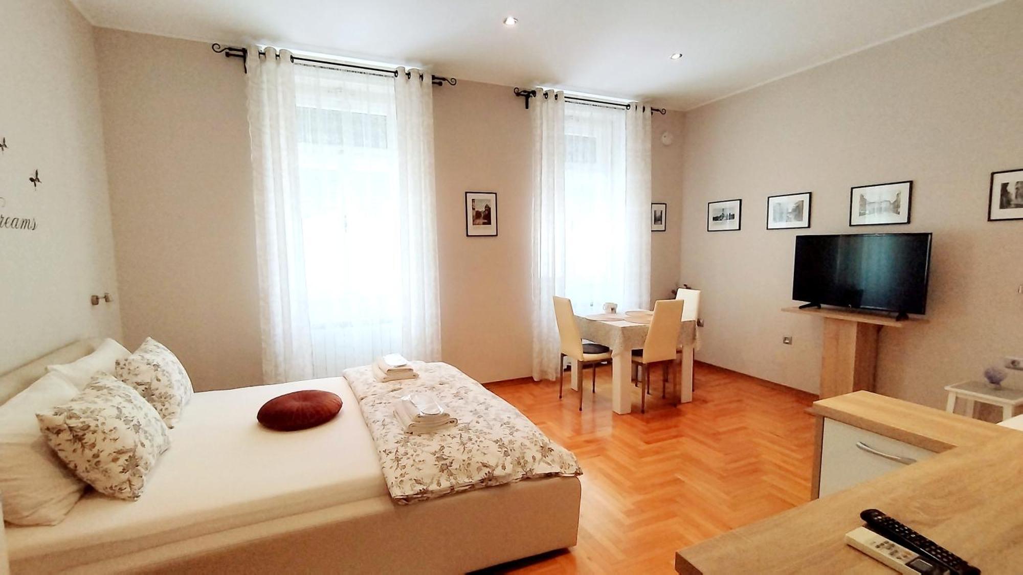 Lavender - City Room With Free Parking Pula Exterior foto