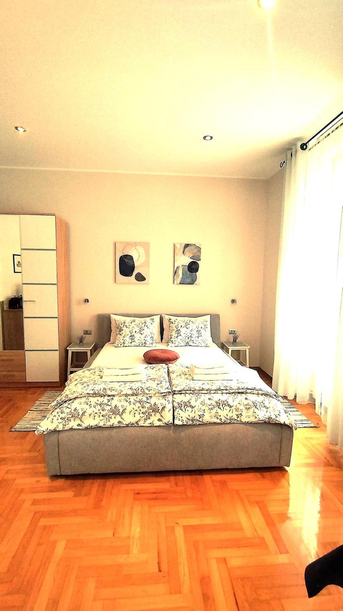 Lavender - City Room With Free Parking Pula Exterior foto