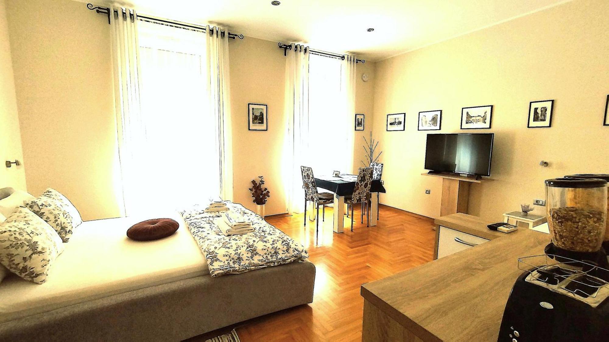 Lavender - City Room With Free Parking Pula Exterior foto