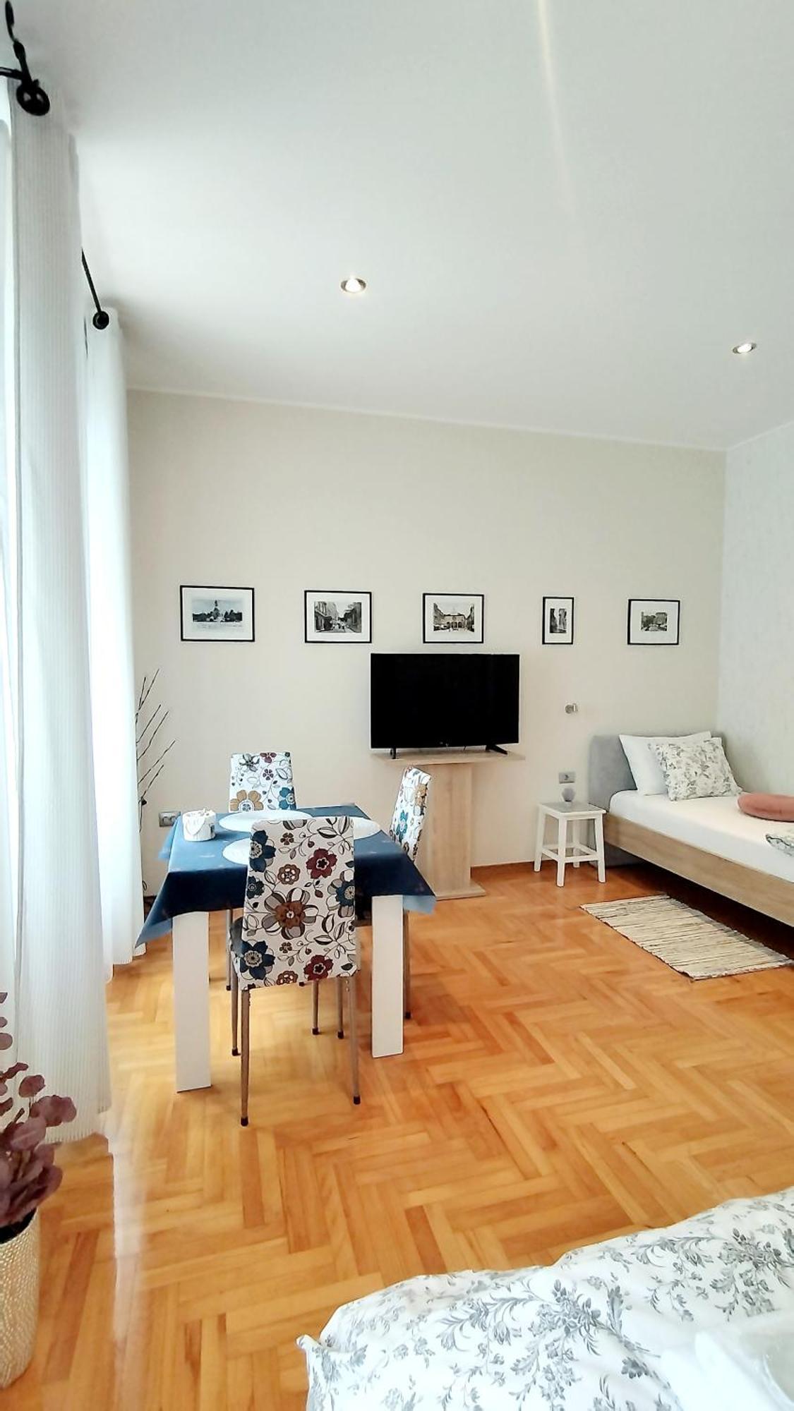 Lavender - City Room With Free Parking Pula Exterior foto