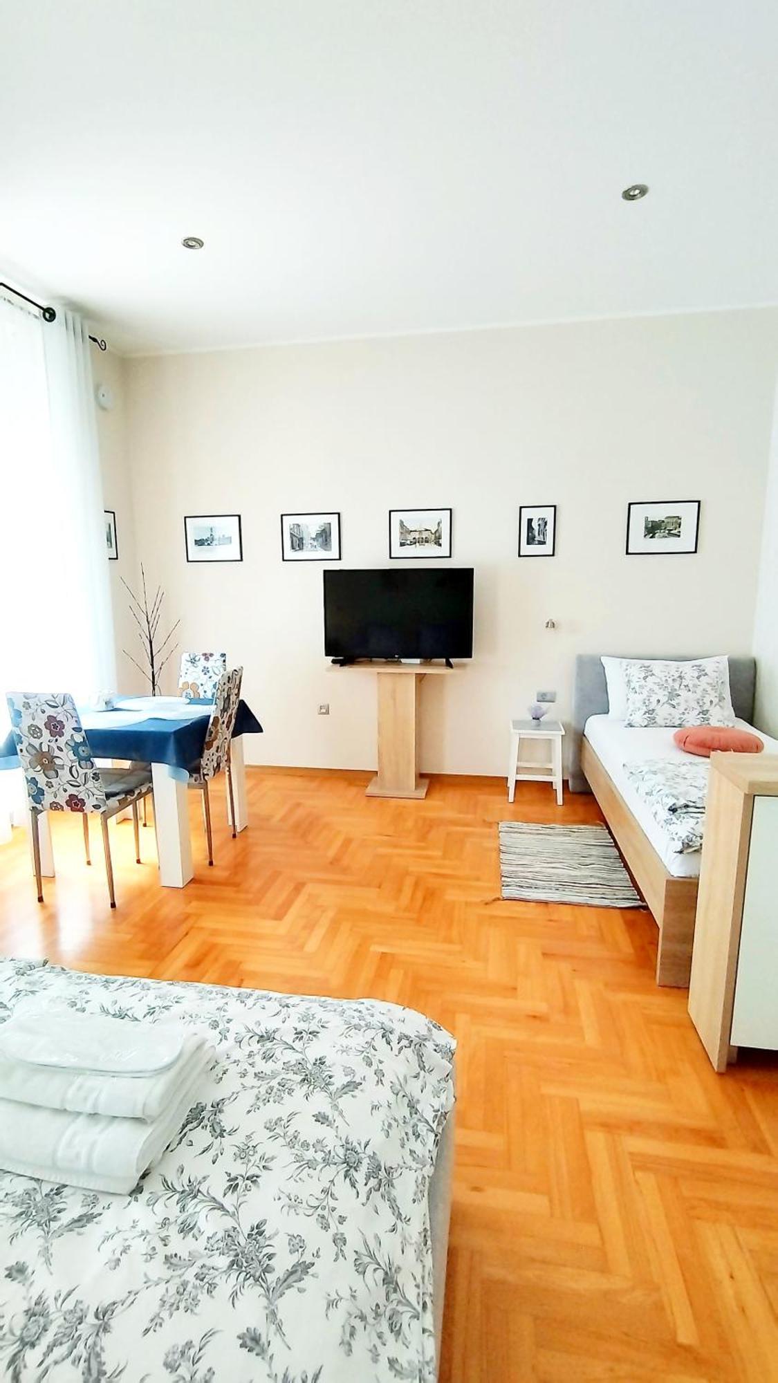 Lavender - City Room With Free Parking Pula Exterior foto