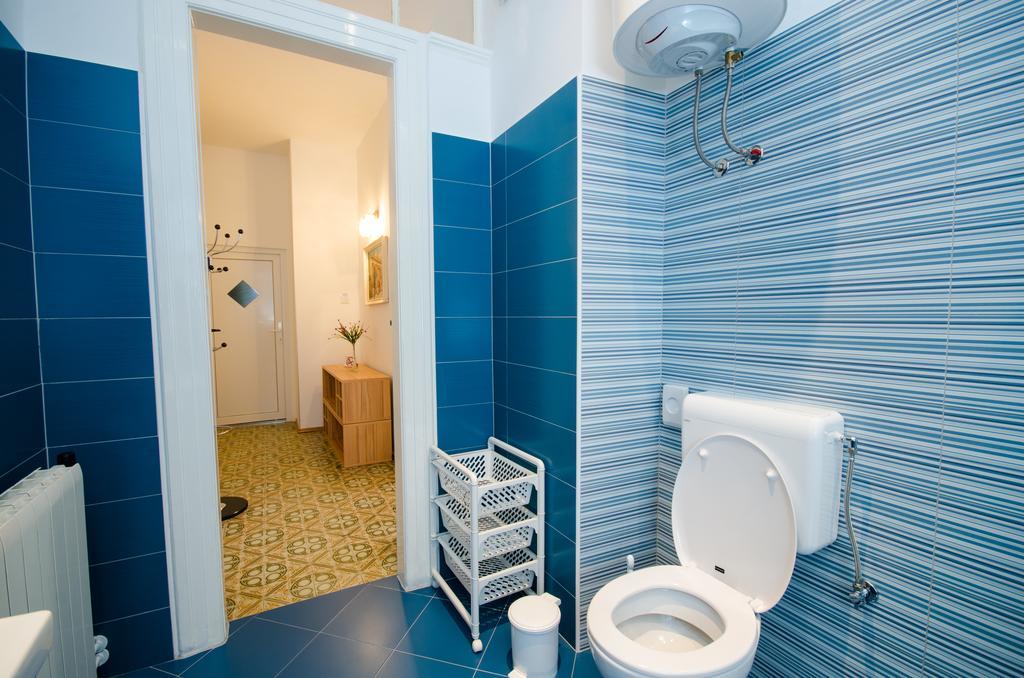 Lavender - City Room With Free Parking Pula Exterior foto