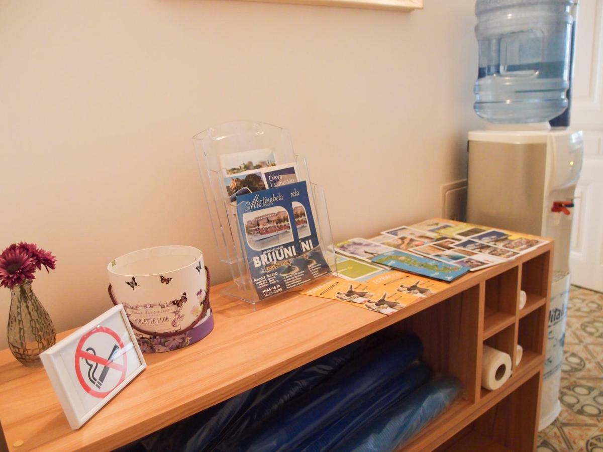 Lavender - City Room With Free Parking Pula Exterior foto